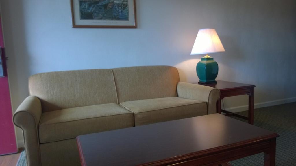 Affordable Suites Charlottesville Bagian luar foto