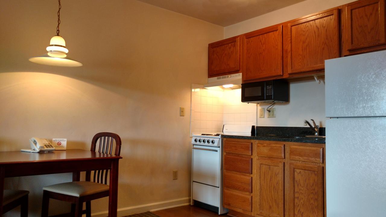 Affordable Suites Charlottesville Bagian luar foto