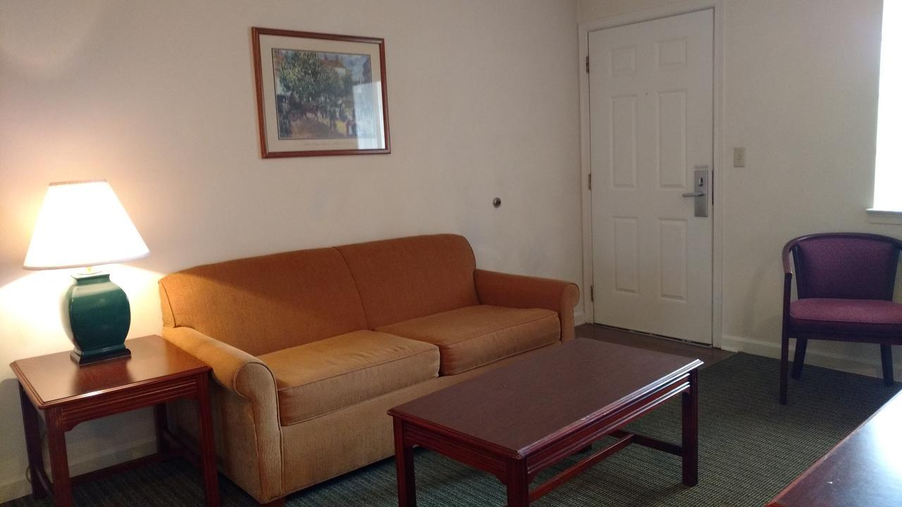 Affordable Suites Charlottesville Bagian luar foto