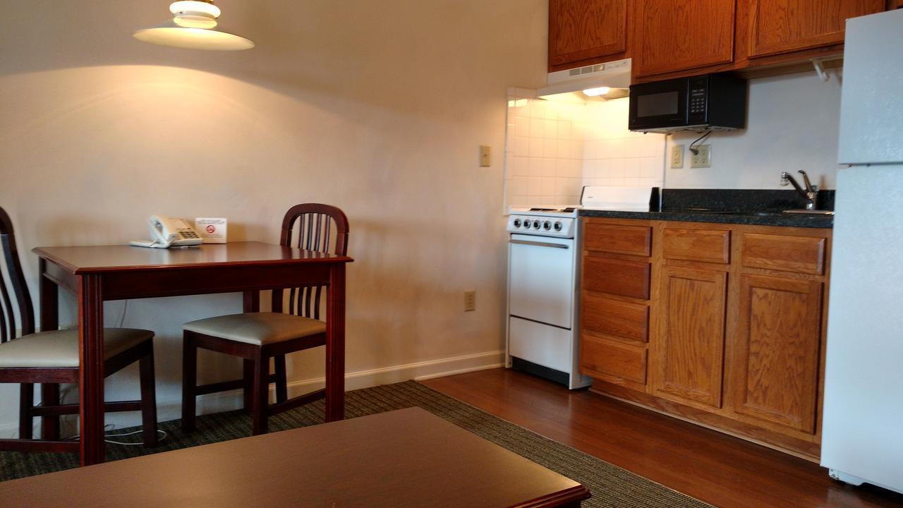 Affordable Suites Charlottesville Bagian luar foto