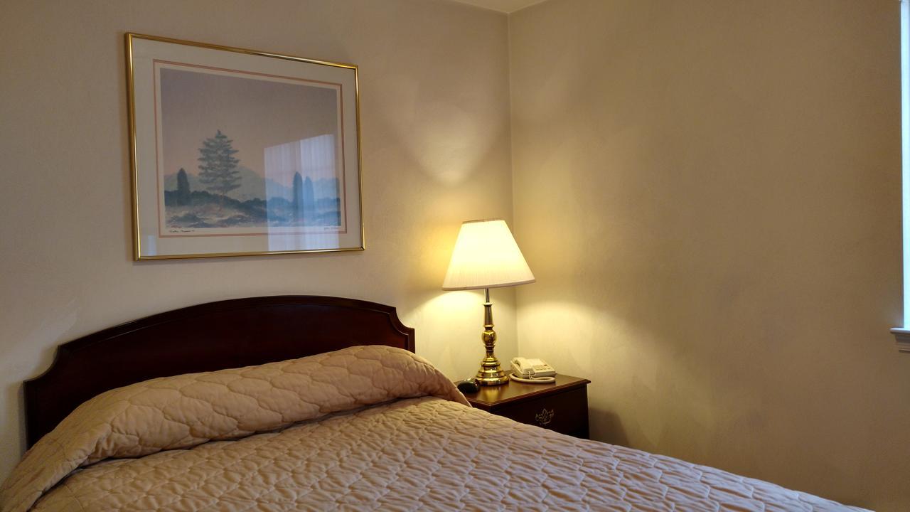 Affordable Suites Charlottesville Bagian luar foto