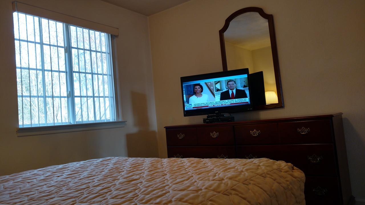 Affordable Suites Charlottesville Bagian luar foto