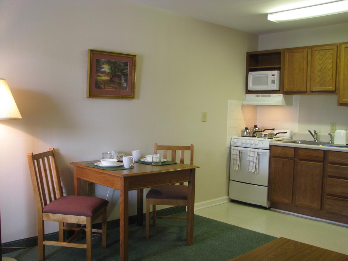 Affordable Suites Charlottesville Bagian luar foto