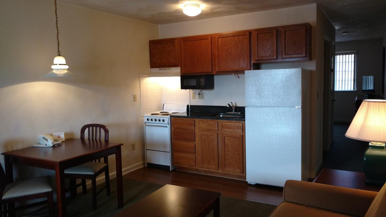 Affordable Suites Charlottesville Bagian luar foto