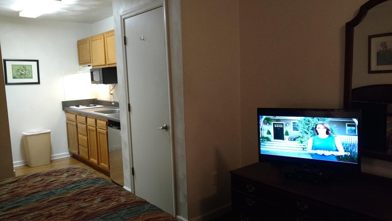 Affordable Suites Charlottesville Bagian luar foto