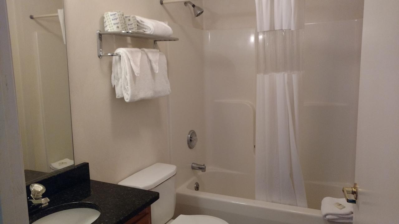 Affordable Suites Charlottesville Bagian luar foto